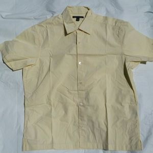Short sleeve buttoned  shirt
